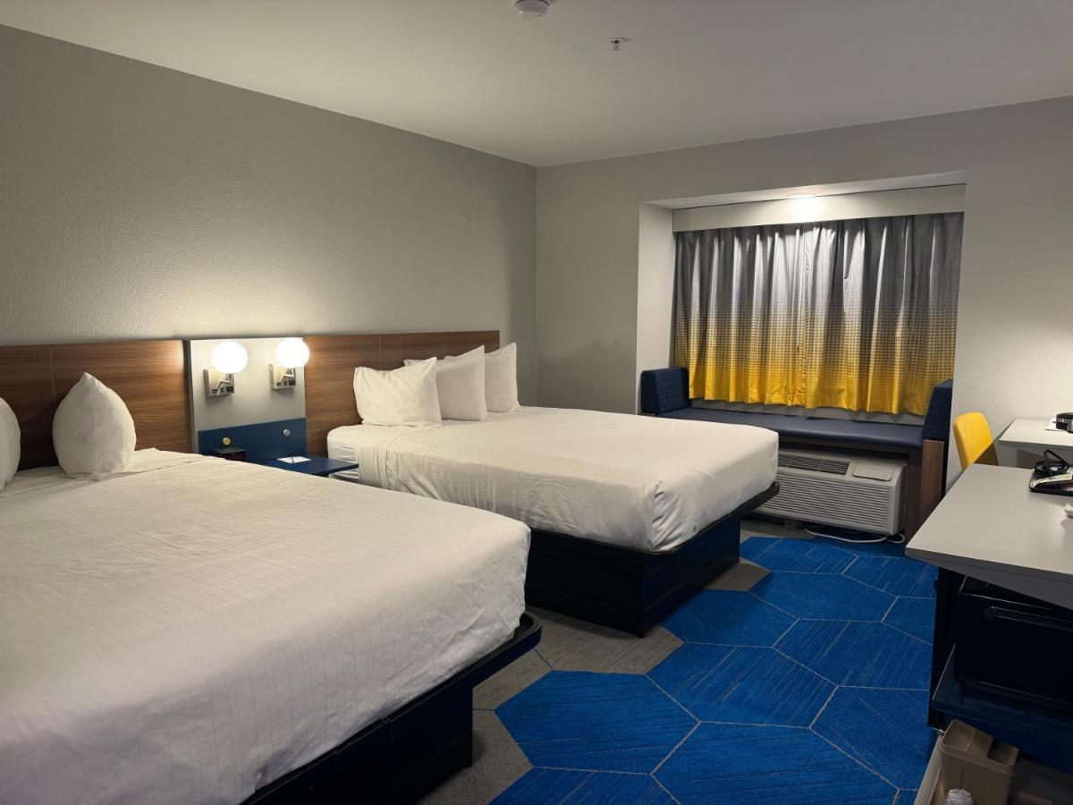 Microtel Inn And Suites Independence Exterior photo